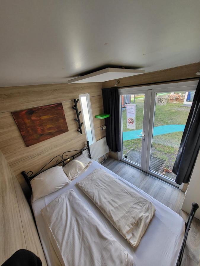 Casa de campo con 2 camas y baño compartido